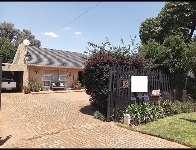 3 BEDROOM HOUSE FOR SALE IN GREENHILLS